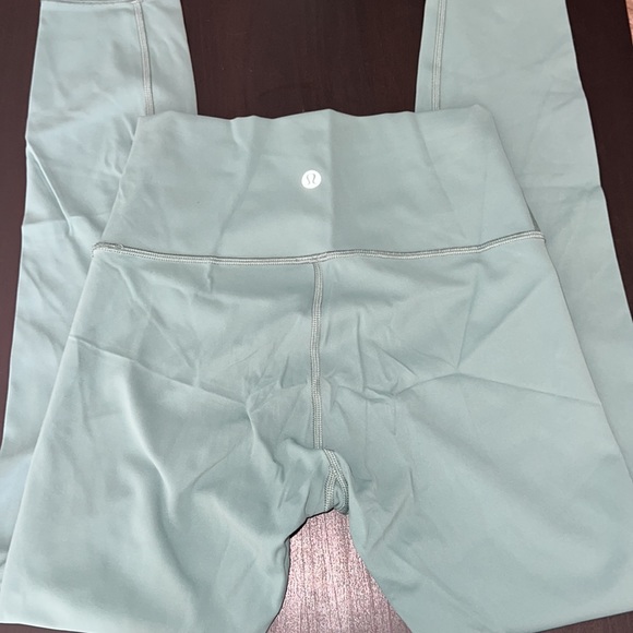 Lulu Lemon Wunder Under Leggings - Picture 2 of 4